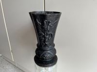 Pflanz-Gefäß Vase antik Historismus / Jh.w. Eisen Reliefs gemarkt Friedrichshain-Kreuzberg - Kreuzberg Vorschau