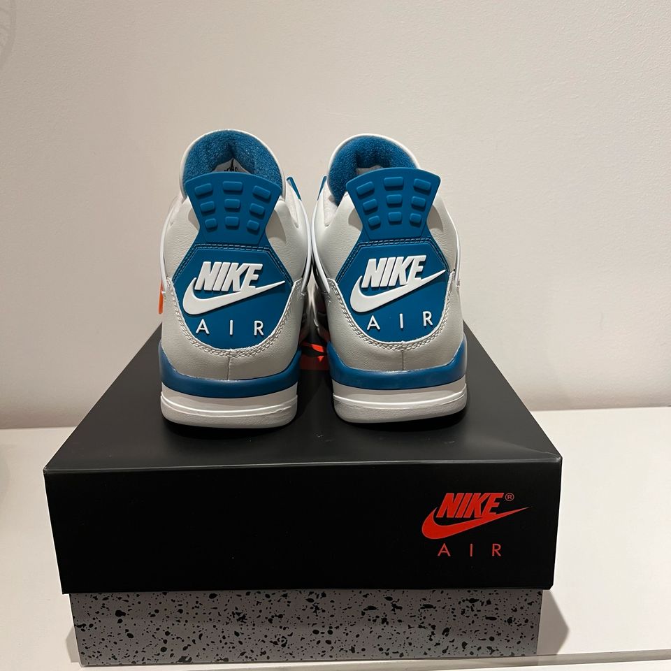 Air Jordan 4 Retro Military Blue in Ratingen