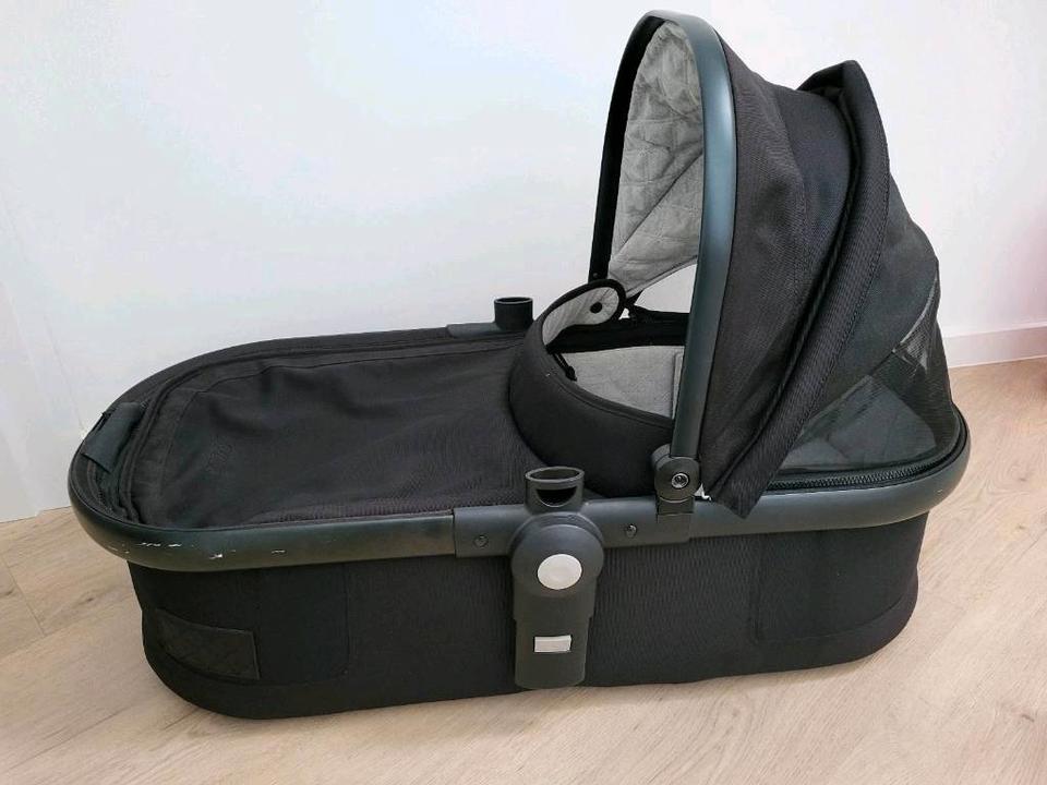Kinderwagen Babyschale - Joolz Day Studio Kombiset + Fußsack Nior in Kaufungen