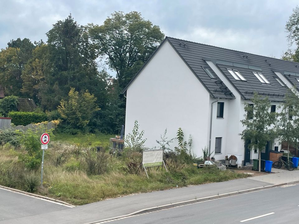 Grundstück mit Baugenehmigung für ein Reiheneckhaus in Erlangen-Eltersdorf in Erlangen