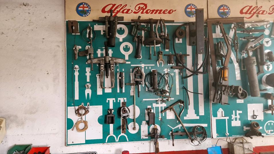 Alfa Romeo Nord, 2x Werkzeugwände mit Spezialwerkzeug in Ansbach