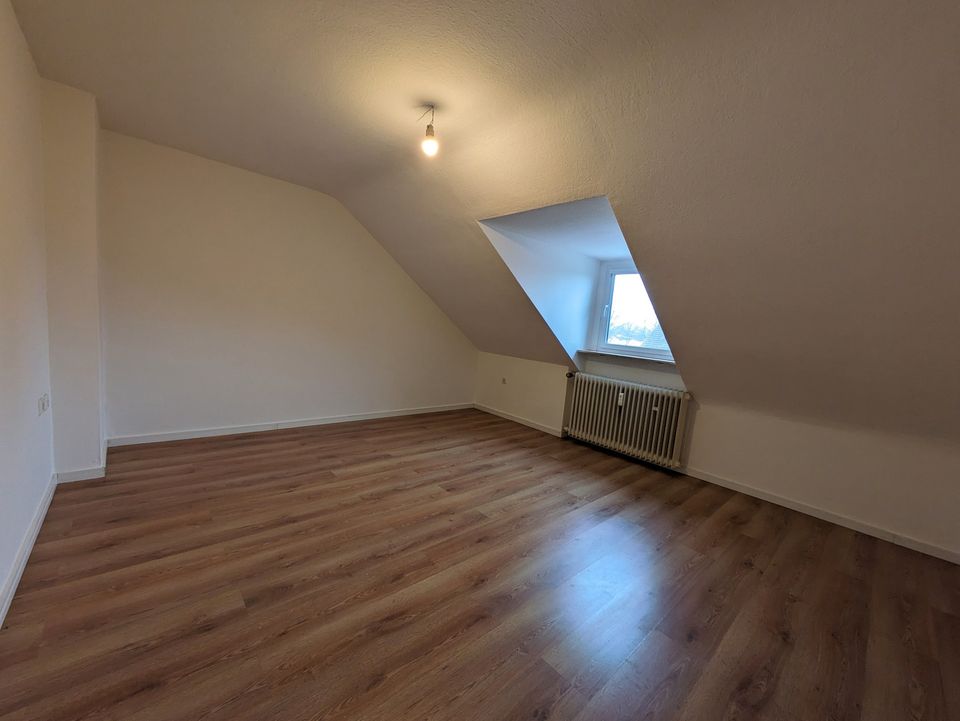 2 Zimmer Wohnung in FFM Zeilsheim, mit EBK in Frankfurt am Main