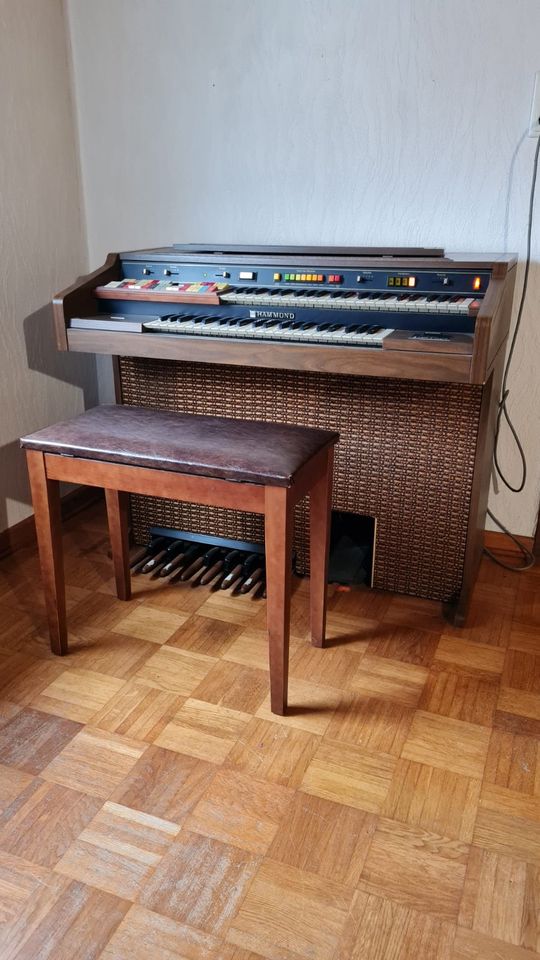 Hammond Heimorgel Klavier in Uslar