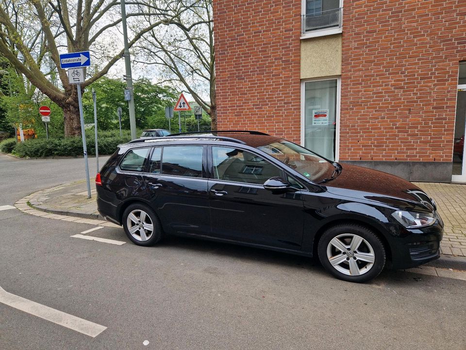 VW GOLF 7 VARIANT in Neuss