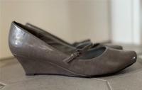 Damenschuhe / Pumps mit Keilabsatz, grau, Größe 40 Baden-Württemberg - Linkenheim-Hochstetten Vorschau