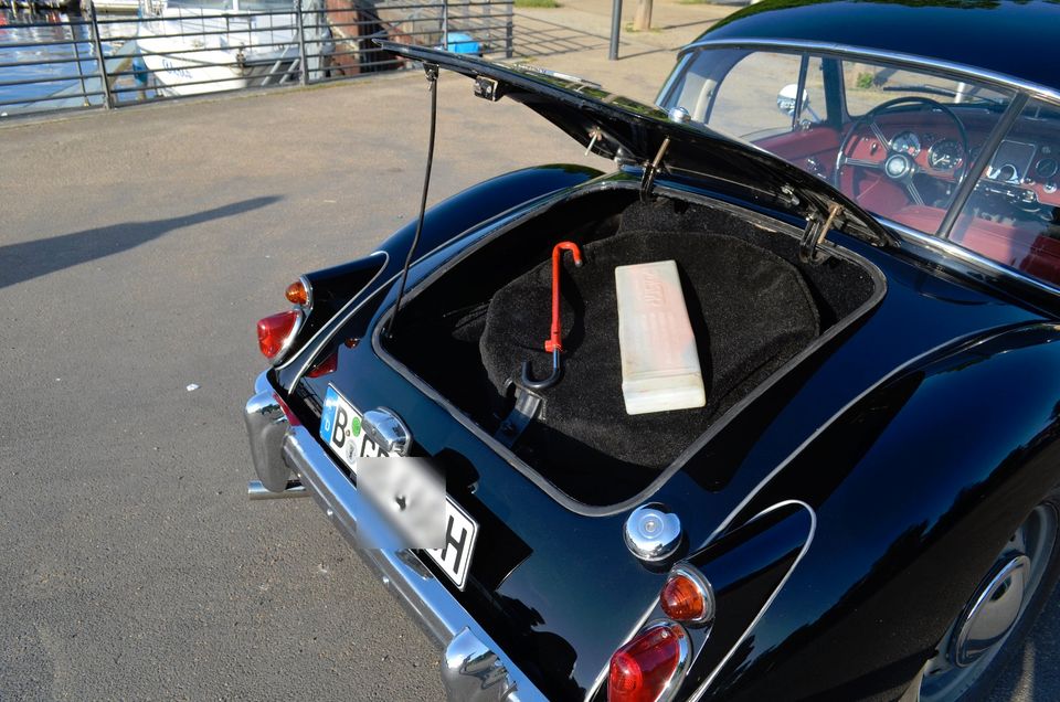 Schönes MG MGA Coupé in Berlin