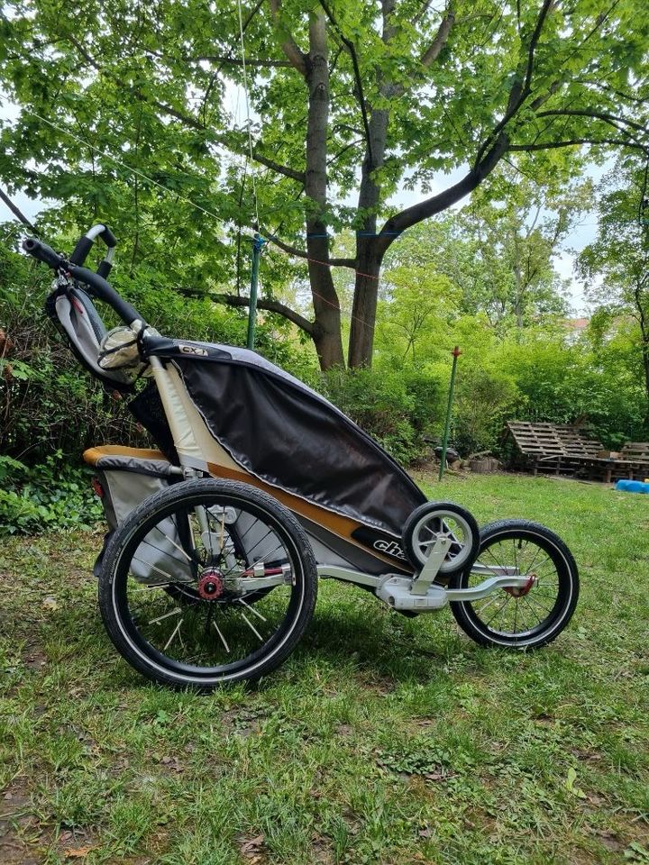 Thule Chariot CX1 mit viel Zubehör für aktive Eltern in Dresden