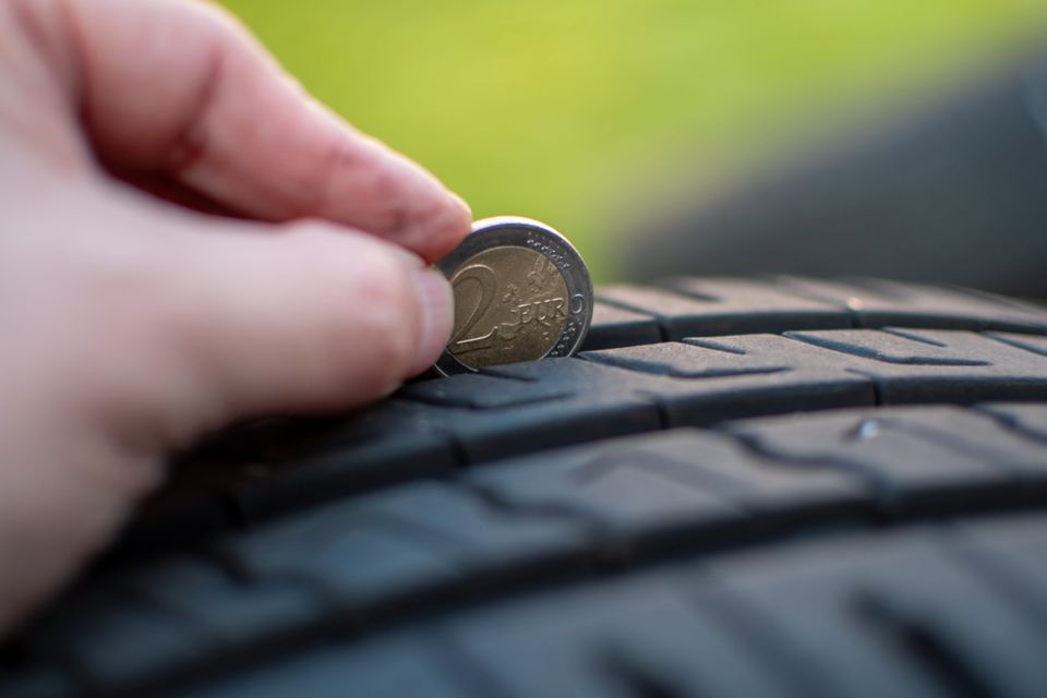 4 Sommerreifen Barum 185/65 R15 88T auf Stahlfelge in Edertal