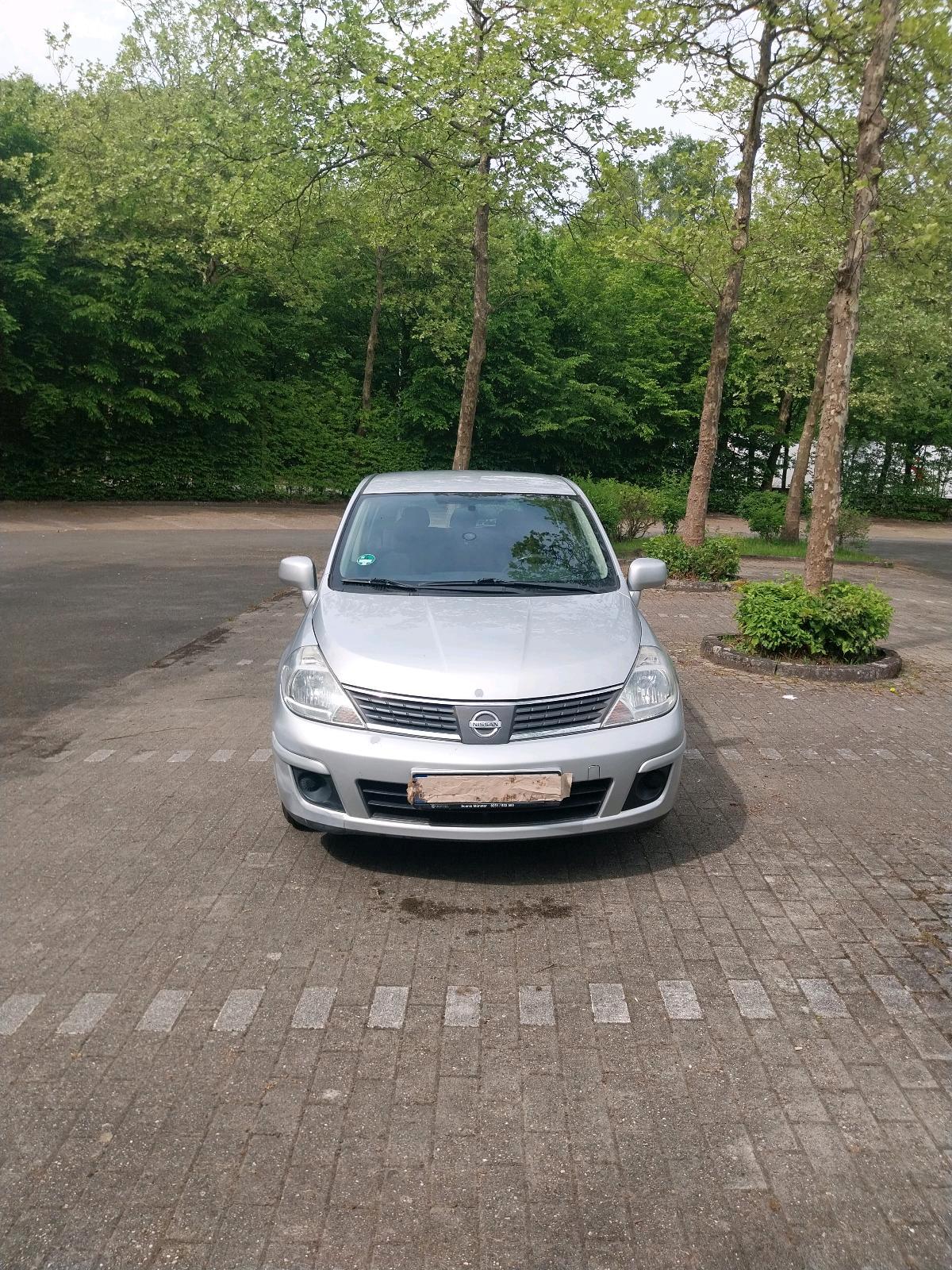 Abbildung des Autos Nissan tilda