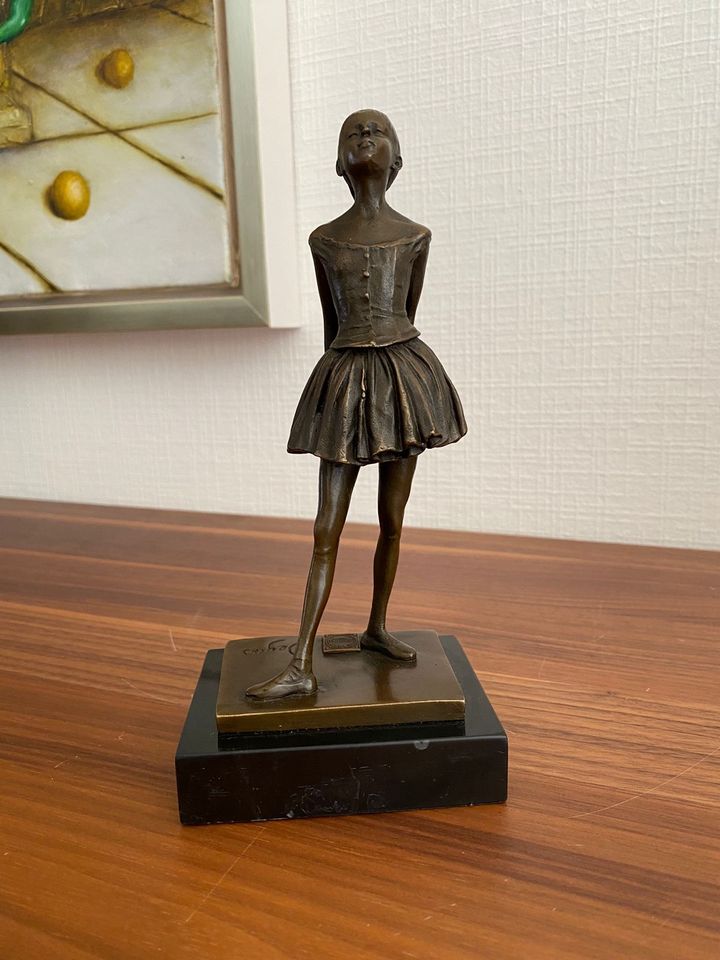 Bronzefigur Ballerina Mädchen Tänzerin Signatur Degas in Centrum