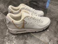 Nike Air Max 90 Lucky Charms Glückskettchen Weiß Gold Damen 41 Niedersachsen - Neustadt am Rübenberge Vorschau