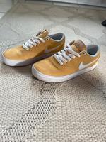 Gelbe Nike Sneaker - Größe 37.5 Niedersachsen - Wallenhorst Vorschau