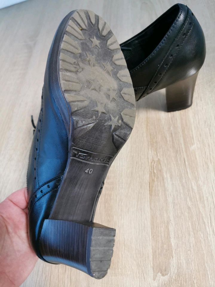 Tamaris Schnürhalbschuhe Leder Gr. 40 Stiefeletten Pumps wie neu in Solingen