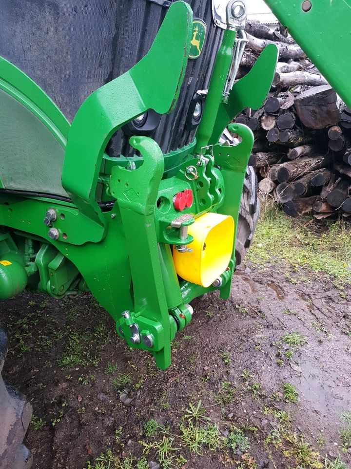 John Deere Frontkraftheber Zapfwelle 6215R 6210R 6R Neuwertig in Osternienburger Land