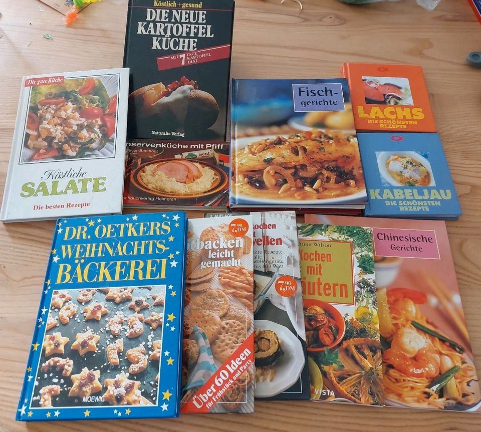Diverse Koch und Backbücher siehe Foto in Villingen-Schwenningen