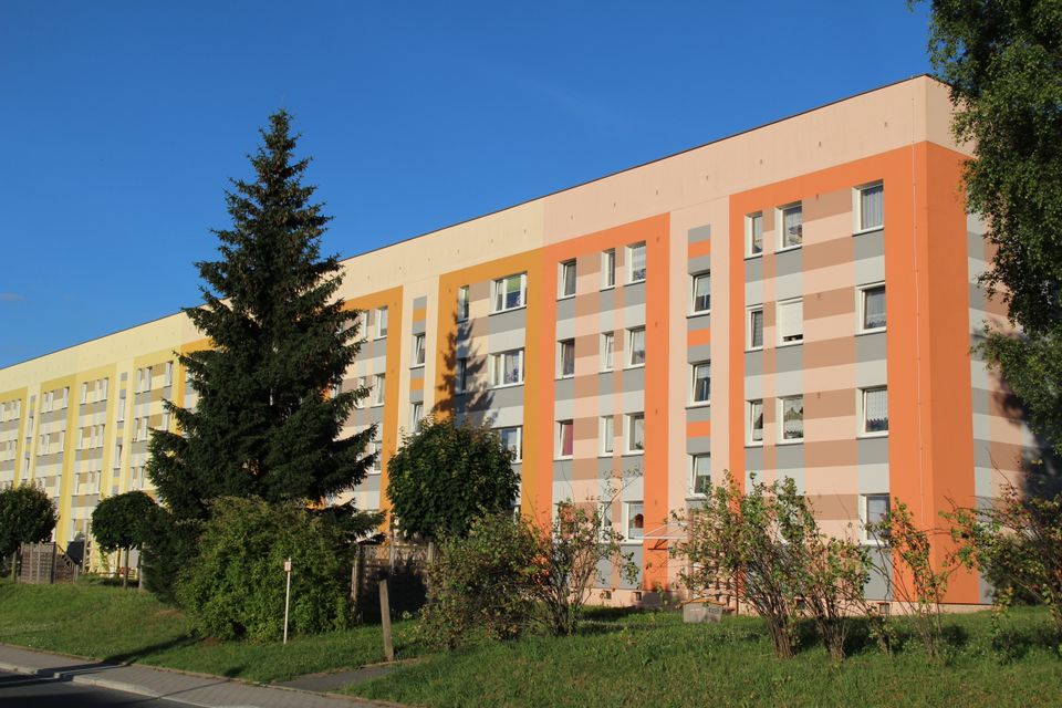 Helle 3-Raum-Wohnung mit Balkon (III. OG) in Schleiz in Schleiz