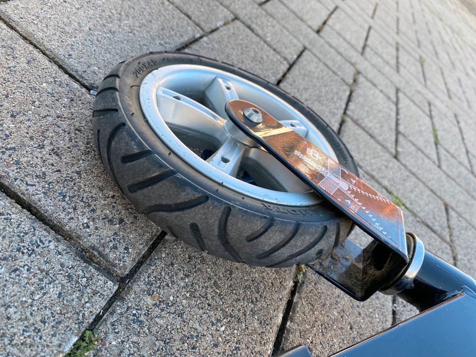 Scooter Tretroller Stuntscooter Hornet Schwarz/rot in Gersheim