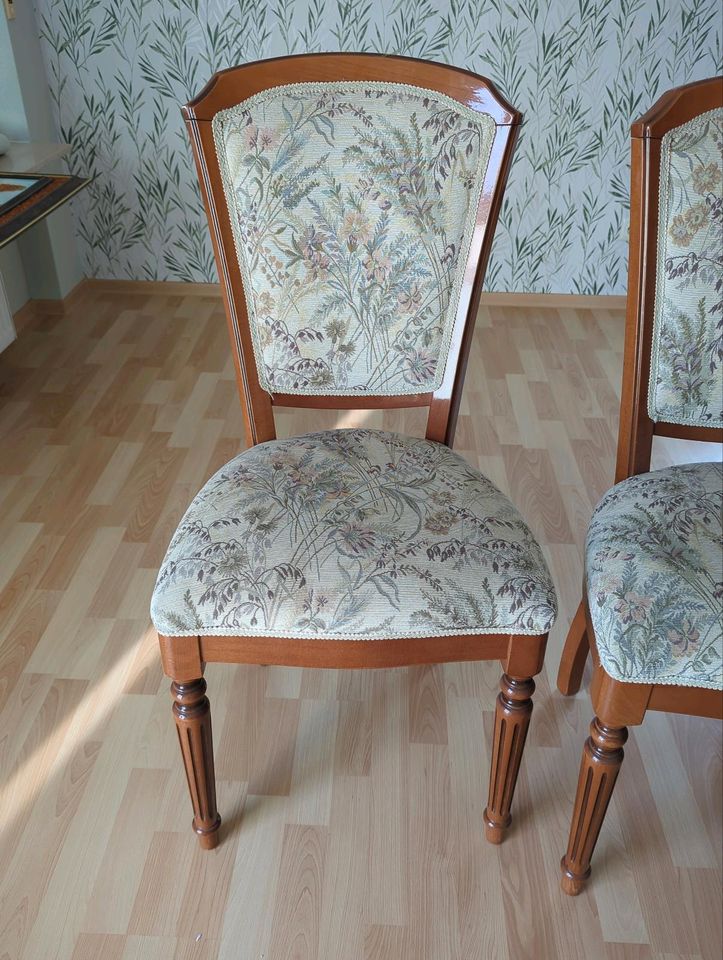 6 Stühle in guter Qualität in Kelkheim