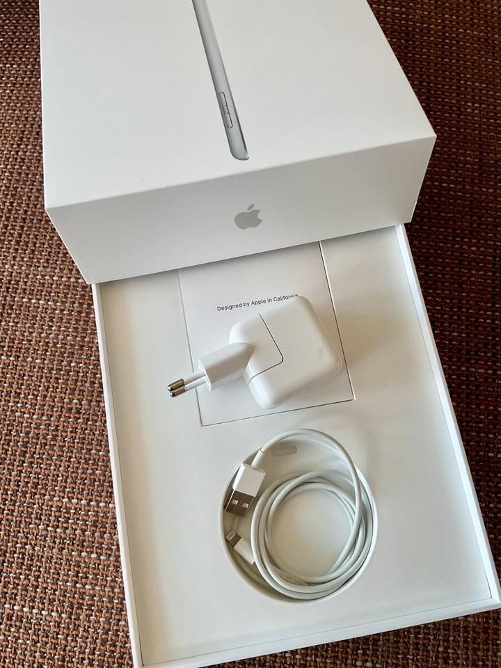 TOP! iPad 6th Generation WI-FI 32GB (2018) Space Gray, mit OVP in München