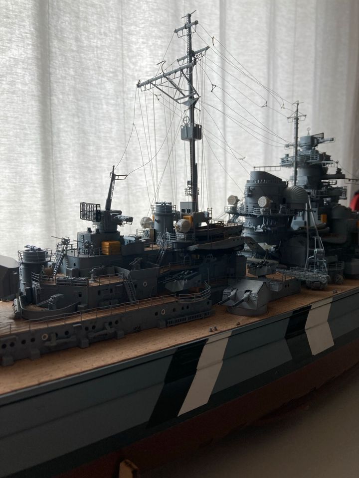 Modell Kriegsschiff Bismarck Maßstab 1:200 in Burgthann 
