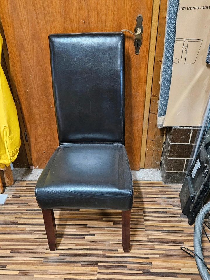 Stühle zwei Polster und ein Leder kostenlos in Brachttal