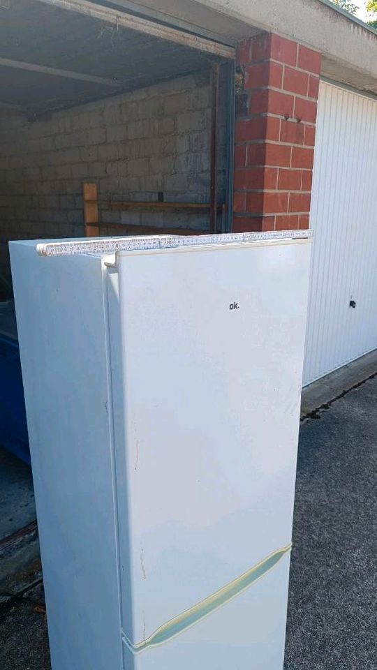 Kühlschrank mit integriertem Tiefkühler in Neuss