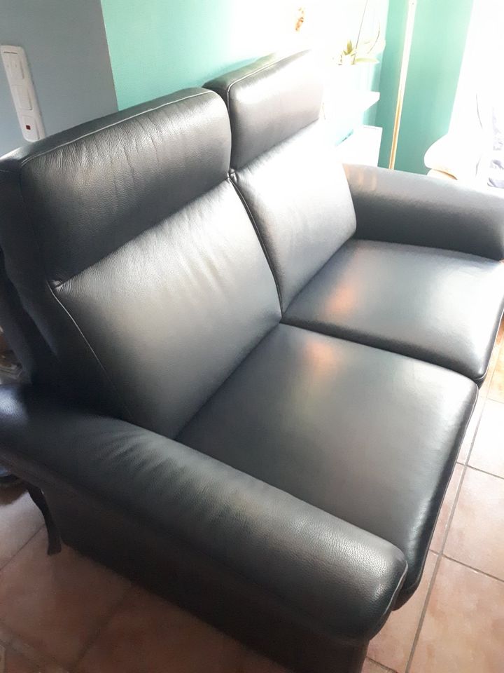 Echtleder Sofa/Couch, 2 Sitzer neuwertig in Hamburg