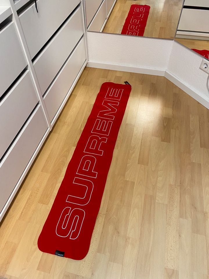 Neuer Supreme Logo Schal scarf Polartec FW17 in Gengenbach