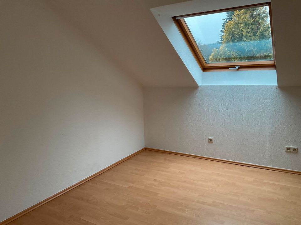 Geräumige, helle 3-Zimmer Dachgeschoss-Wohnung Eltmann-Dippach in Eltmann