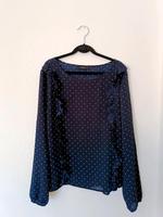 Bluse mit Rüschchen und Punkten Niedersachsen - Bunde Vorschau