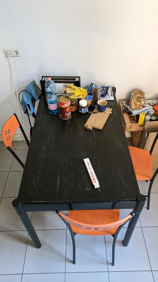 Tisch und 4 Stühle in Stuttgart