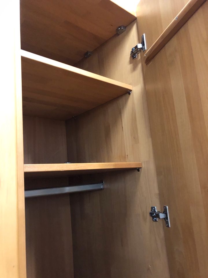 Holz Kleiderschrank Maße ca L330 H 225 T 60 cm in Dortmund