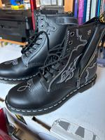 Schuhe neue Doc Martens mit Bouncing Souls, besondere Stickerei Hessen - Gießen Vorschau