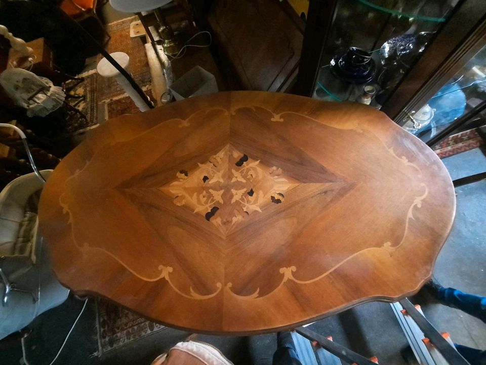 Retro Tisch Couchtisch Nussbaum Alt Holz Vintage in Groß-Gerau