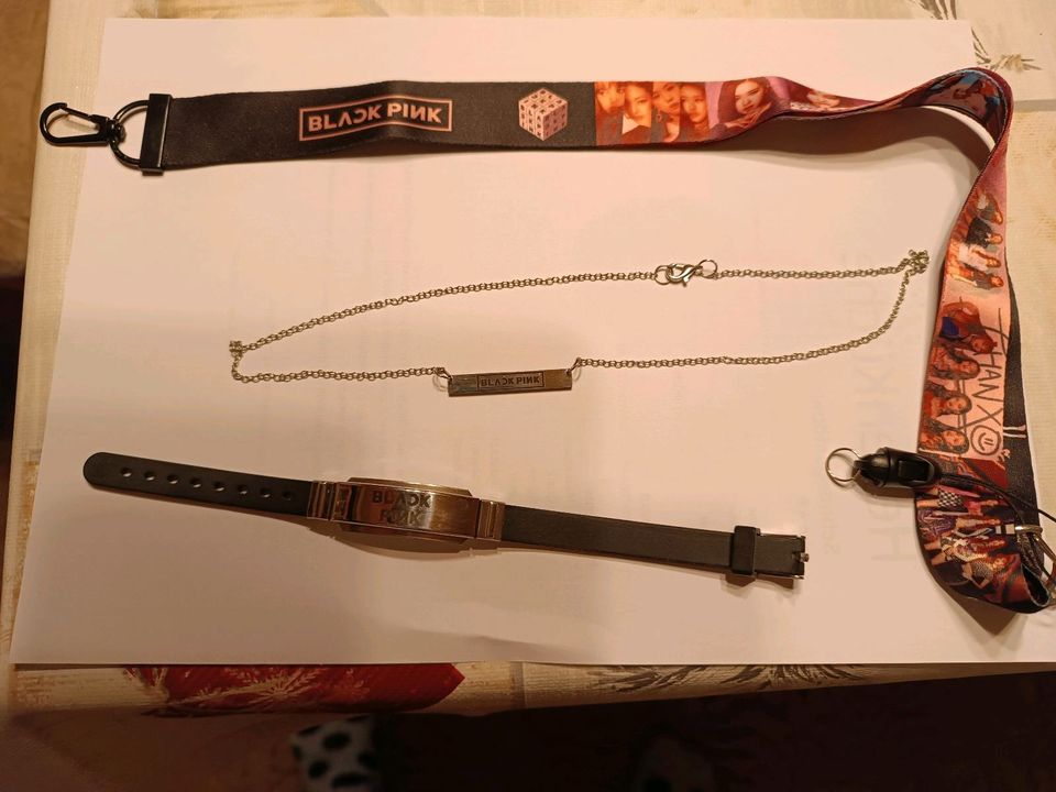Kette, Armband und Schlüsselanhänger von Blackpink in Starkenberg