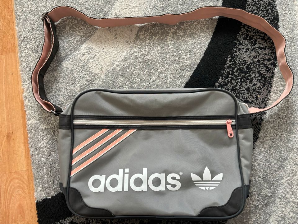 Adidas Umhängetasche in Pforzheim