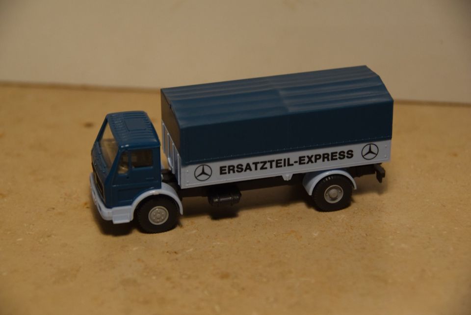 Wiking H0 LKW Mercedes Ersatzteil Express in Hamburg