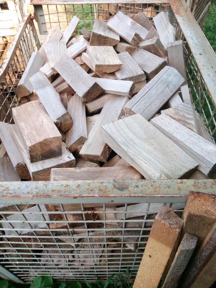Fichte Brennholz trocken ofen fertig in Wallhalben