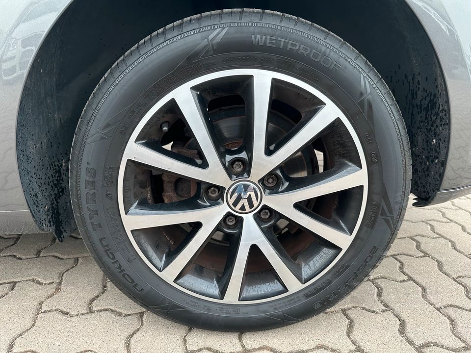 Volkswagen Touran 2.0 TDI, Alcantara, Automatik,Klima,Sitzheizung in Lübeck