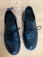 Dr. Martens, Schwarz, Gr.: 39, sehr guter Zustand, Halbschuh Hessen - Reiskirchen Vorschau