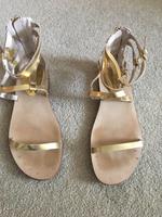 Sommersandale on Gold v.Zara Basic,Gr.40 Berlin - Charlottenburg Vorschau