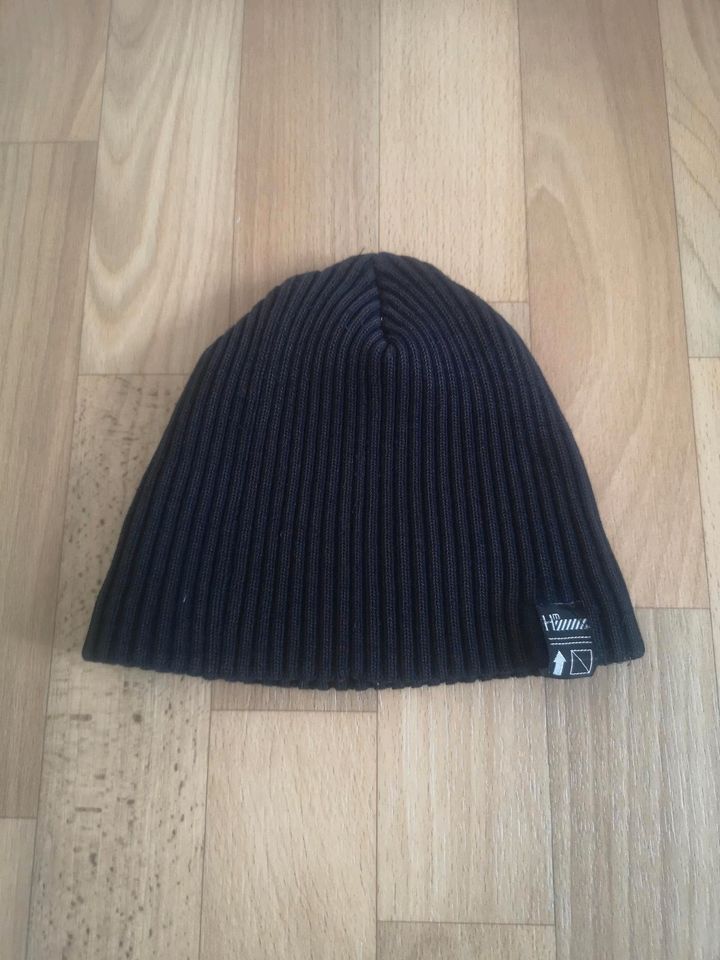 Mütze Wintermütze schwarz einfarbig Junge H&M, Gr 116 in Crimmitschau