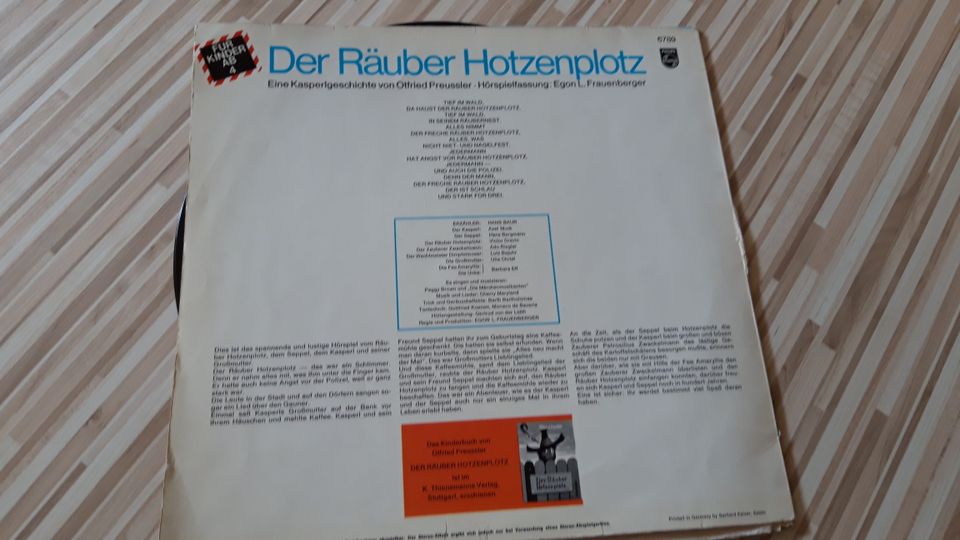 Schallplatten (Elvis Presley, Räuber Hotzenplotz, Die Nachtigall) in Aukrug