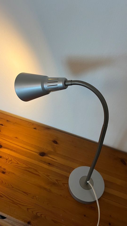 KVART Schreibtischlampe in silber von Ikea in Kronau