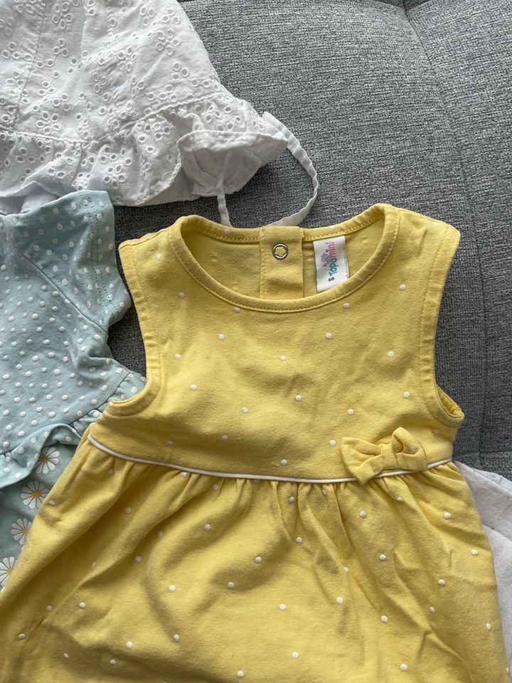 Baby Mädchen sommerliches Kleidungspaket, Gr. 68, Top Zustand! in Ruderting