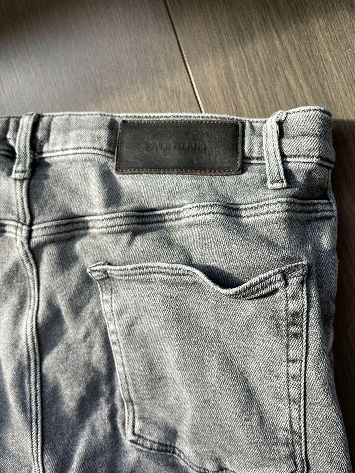 Jeans von River Island in Größe 32, Länge 32 in Salzgitter