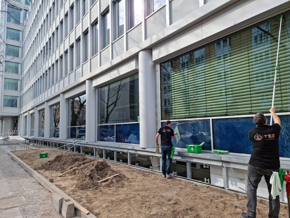 Fensterputzen / Glasreinigung / Schaufensterreinigung in Berlin