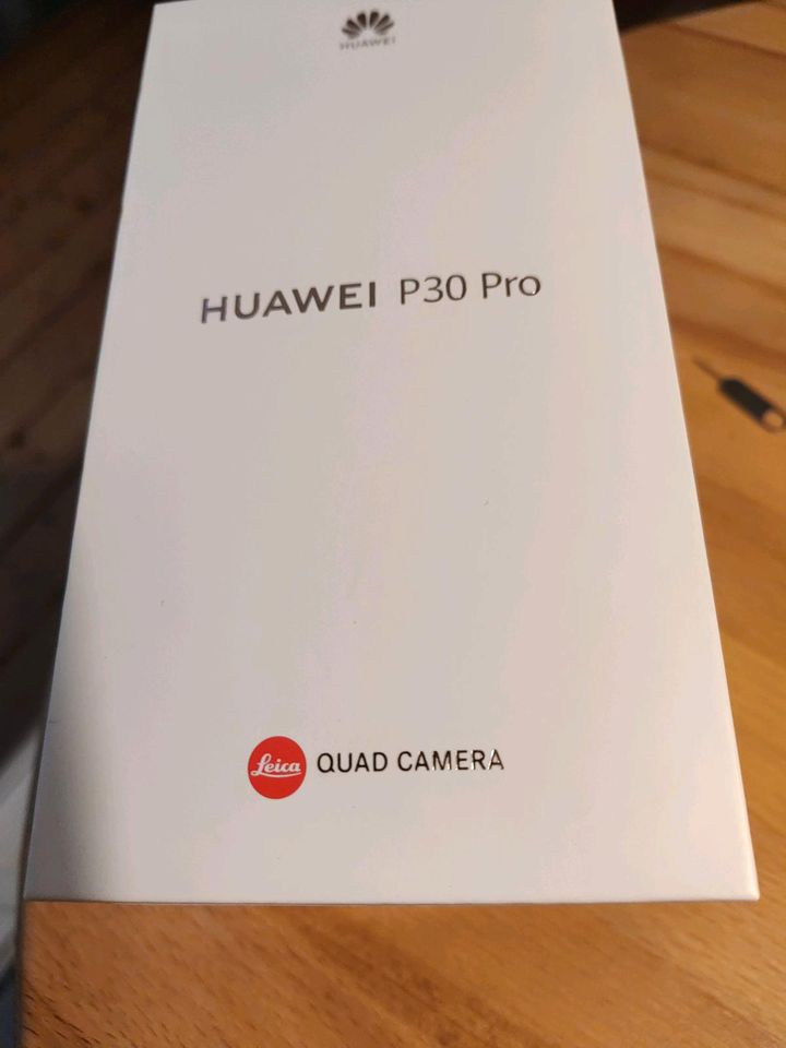 Huawai P30Pro Fotowunder sehr guter Zustand mit Hüllen in Soest