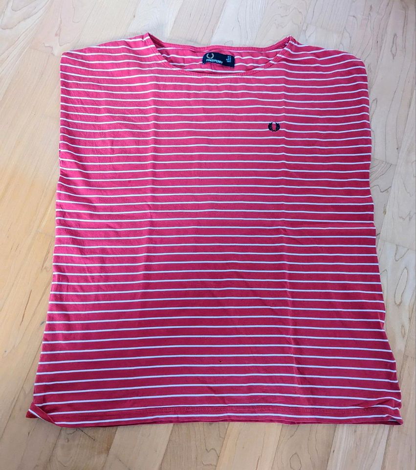 T-Shirt von Fred Perry, Größe 34, rot / weiß in München