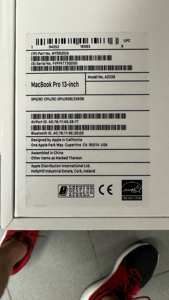 MacBook Pro 13“ 2020 Silber 8GB in Würselen